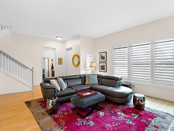 3rd image of 2633 NE 14th Avenue #112