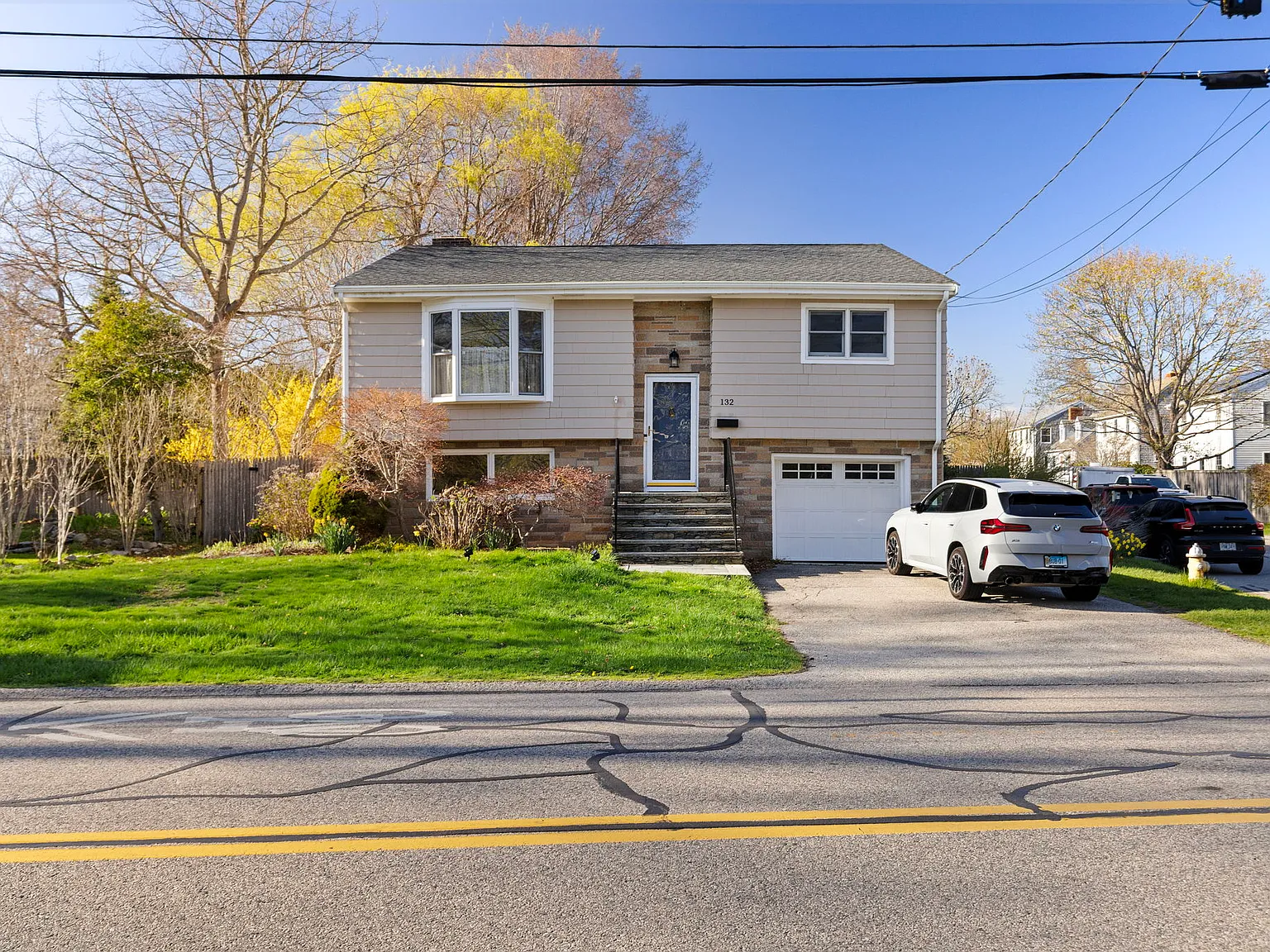 4 bed, 2388 sqft, $4,250 — Photo 1