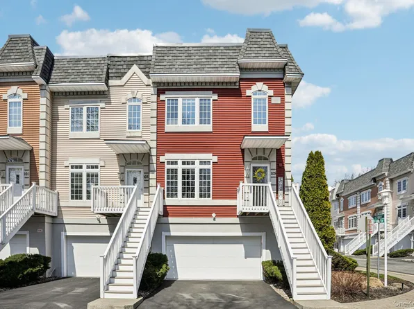 105 Alexander Court, Nanuet, NY 10954