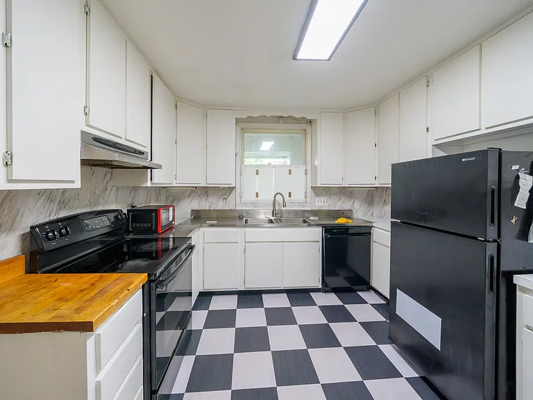 9320 W Parkhill Dr — Photo 4