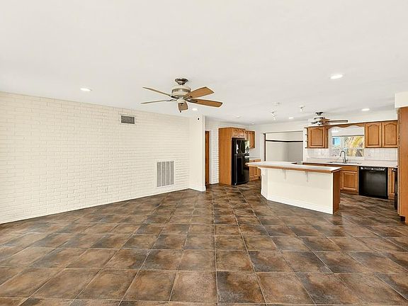 4th image of 1465 Bayview Dr