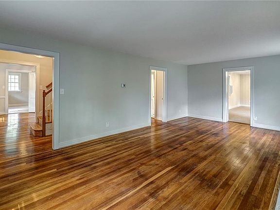 4th image of 1433 Westover Gardens Blvd
