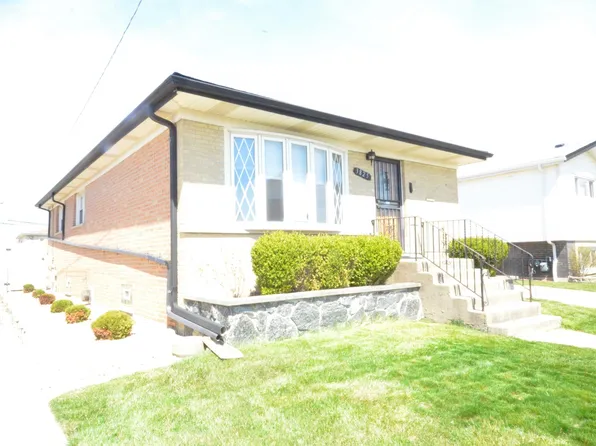 3825 Emerson Dr, Schiller Park, IL 60176