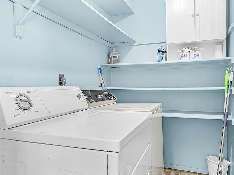 152 SW 47th Ter #4 — Photo 14