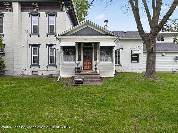 2nd image of 812 N Clinton St