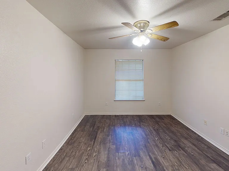 1004 W Mulberry St — Photo 15