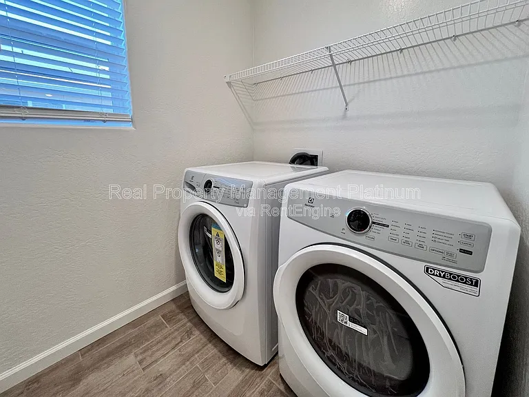 2059 N Wagon Ln — Photo 6