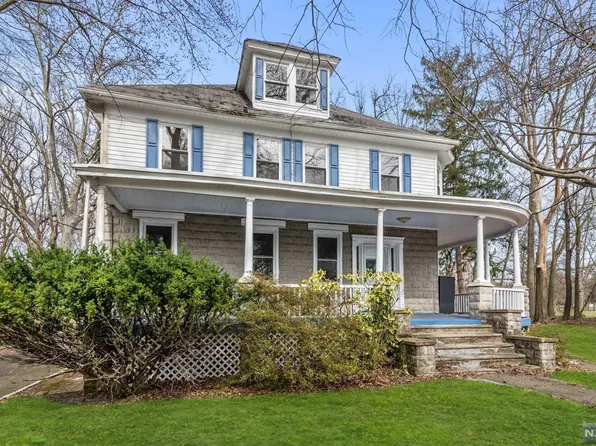 133 Grant Ave, Cresskill, NJ 07626