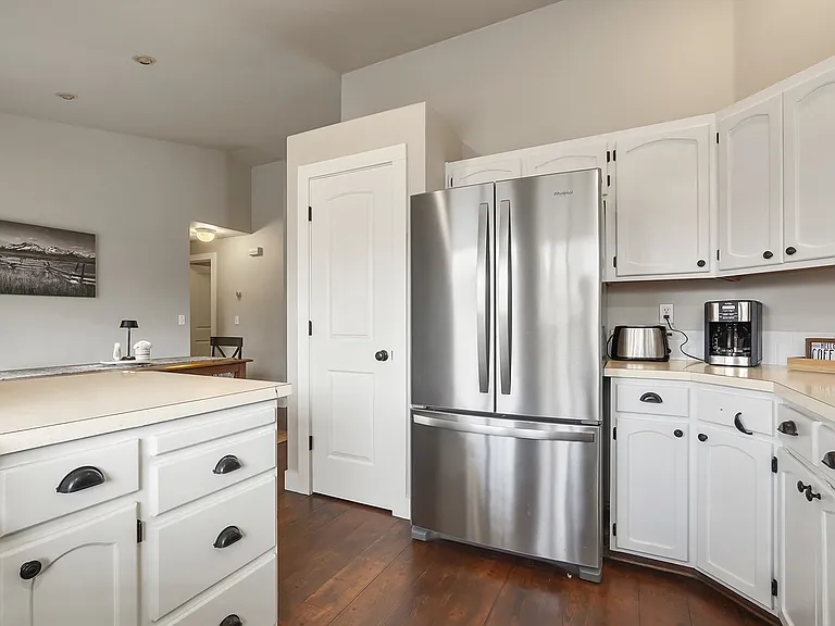 6871 N Fairfax Ave — Photo 37