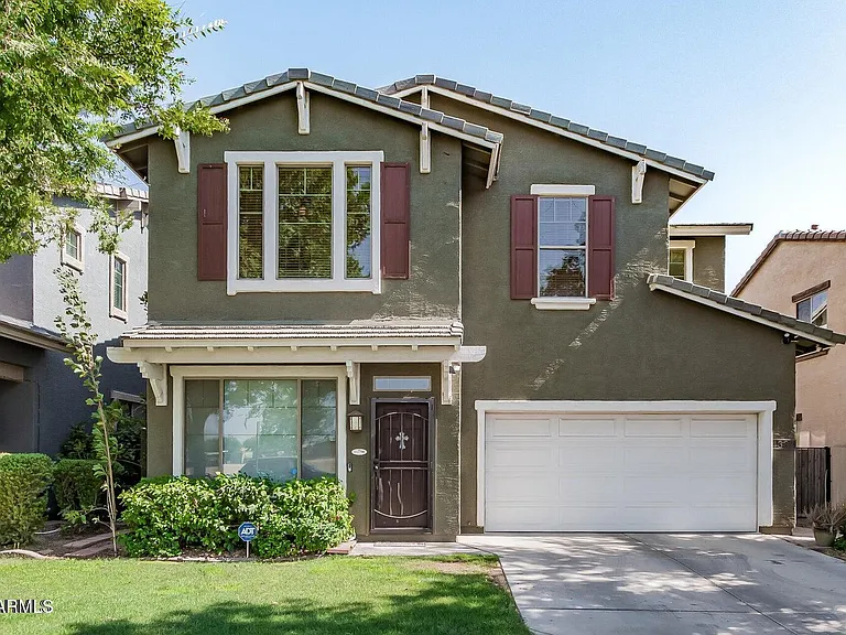 4337 E Vaughn Ave — Photo 2