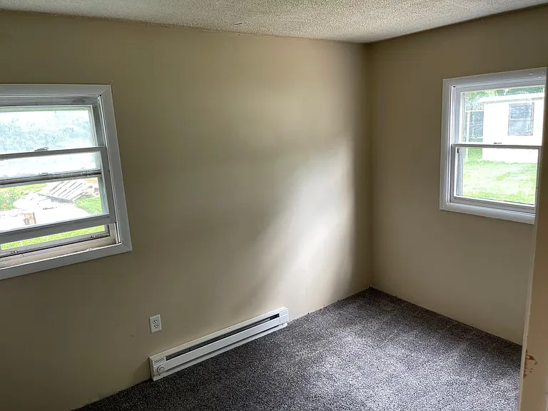 1050 Pershing St — Photo 10
