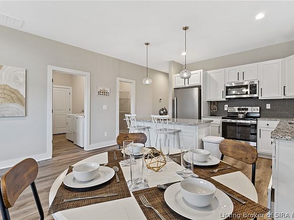 3rd image of 726 Veronica Place