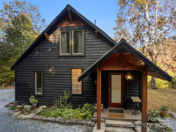 340 Kathy Lake Dr, Hendersonville, NC 28792