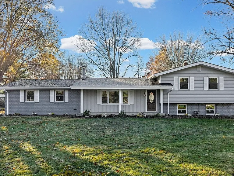 1406 Meadowbrook Ct — Photo 1