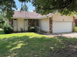 2612 W Primrose Ln, Springfield, MO 65807