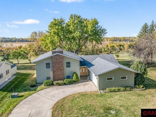 14 Elm Blvd, Blue Earth, MN 56013