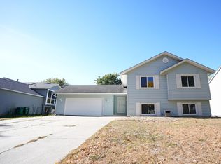 988 Kettle Creek Rd, Eagan, MN 55123