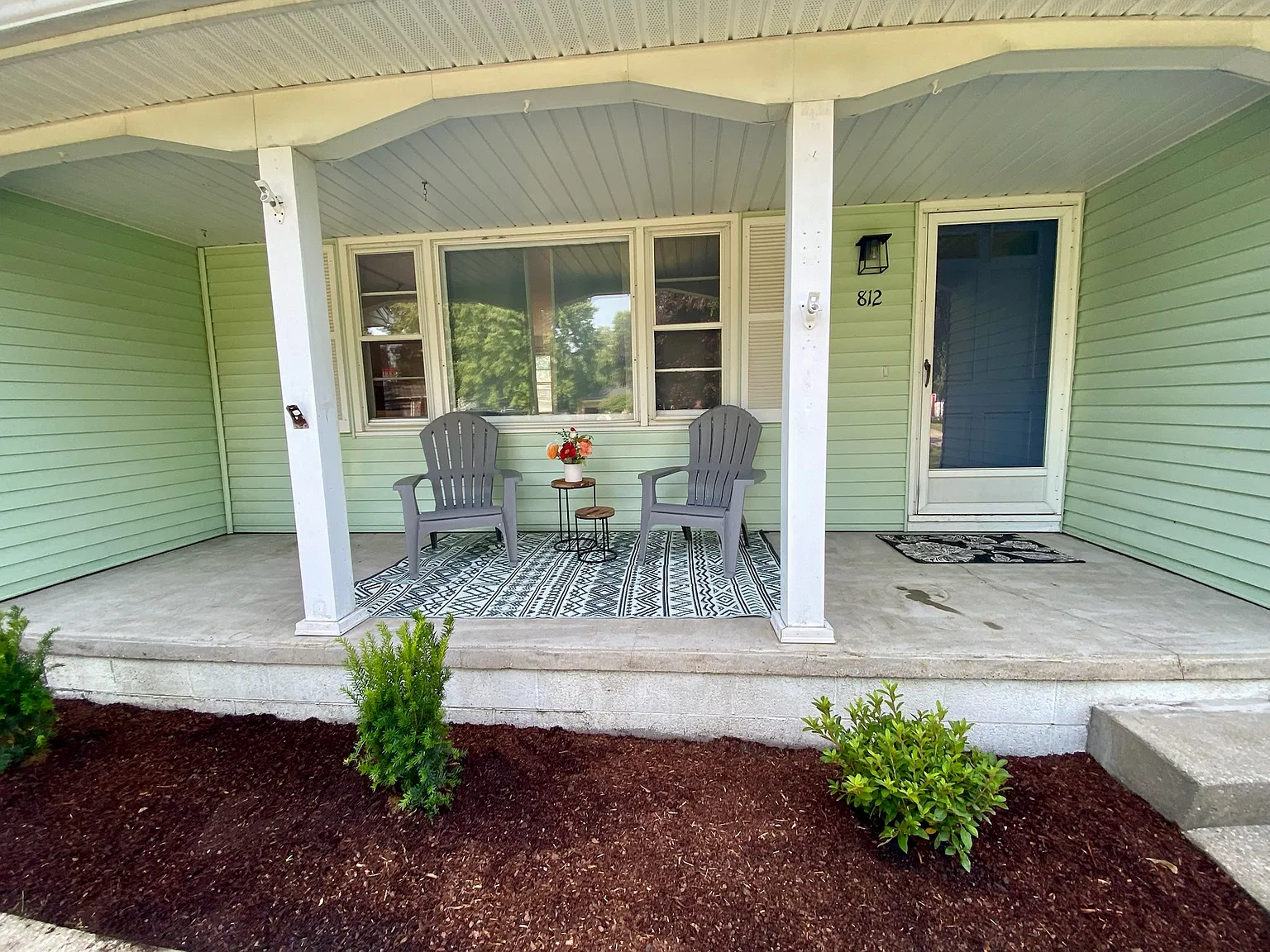 4 bed, 2712 sqft, $2,550 — Photo 2