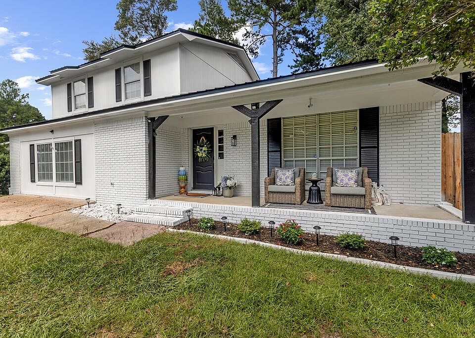 1st image of 405 Pine Hills Dr
