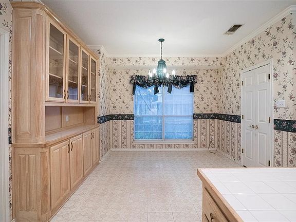 4th image of 3728 Snow Creek Dr