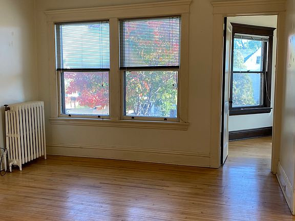 4th image of 518-520 4th St NE #3