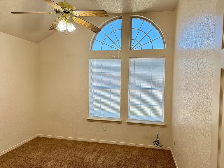 2202 Amethyst Dr — Photo 8