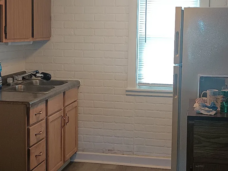 915 W Vine St — Photo 6
