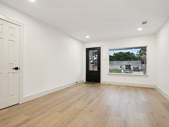 5th image of 404 Jolee St