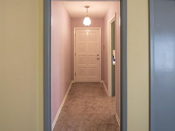 3rd image of 612 Pembroke Dr