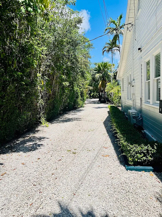 2573 Trapp Ave — Photo 4