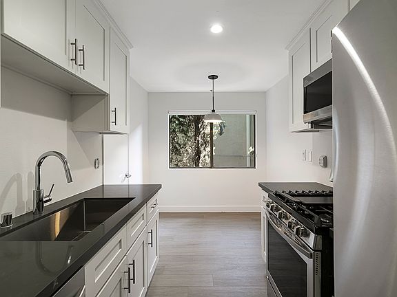 5th image of 1616 Brockton Ave #103
