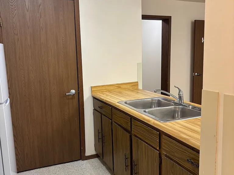 465 Main St — Photo 9