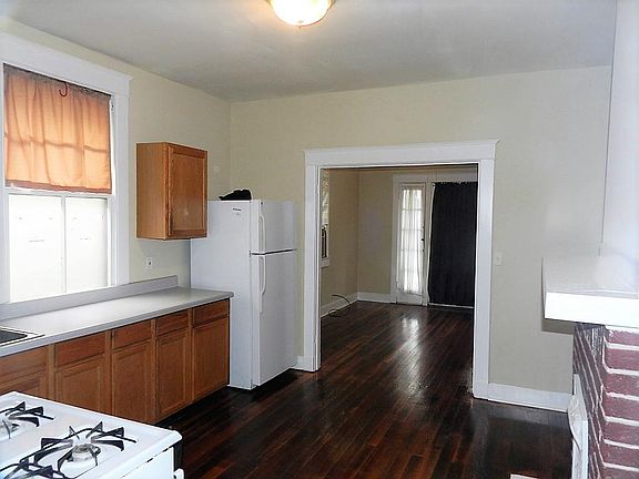 5th image of 328 S Bernadotte St
