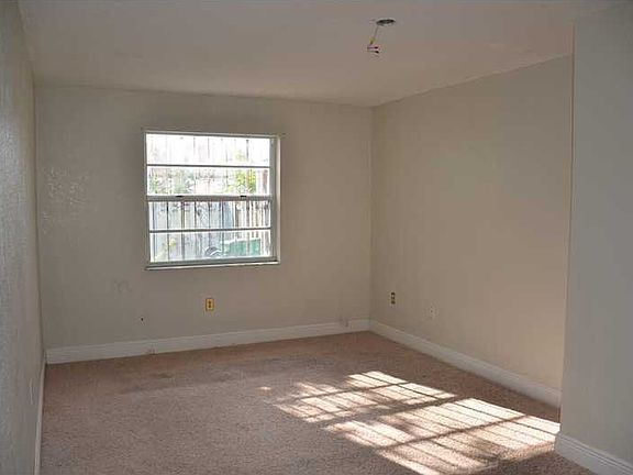 4th image of 18422 NW 44th Ct