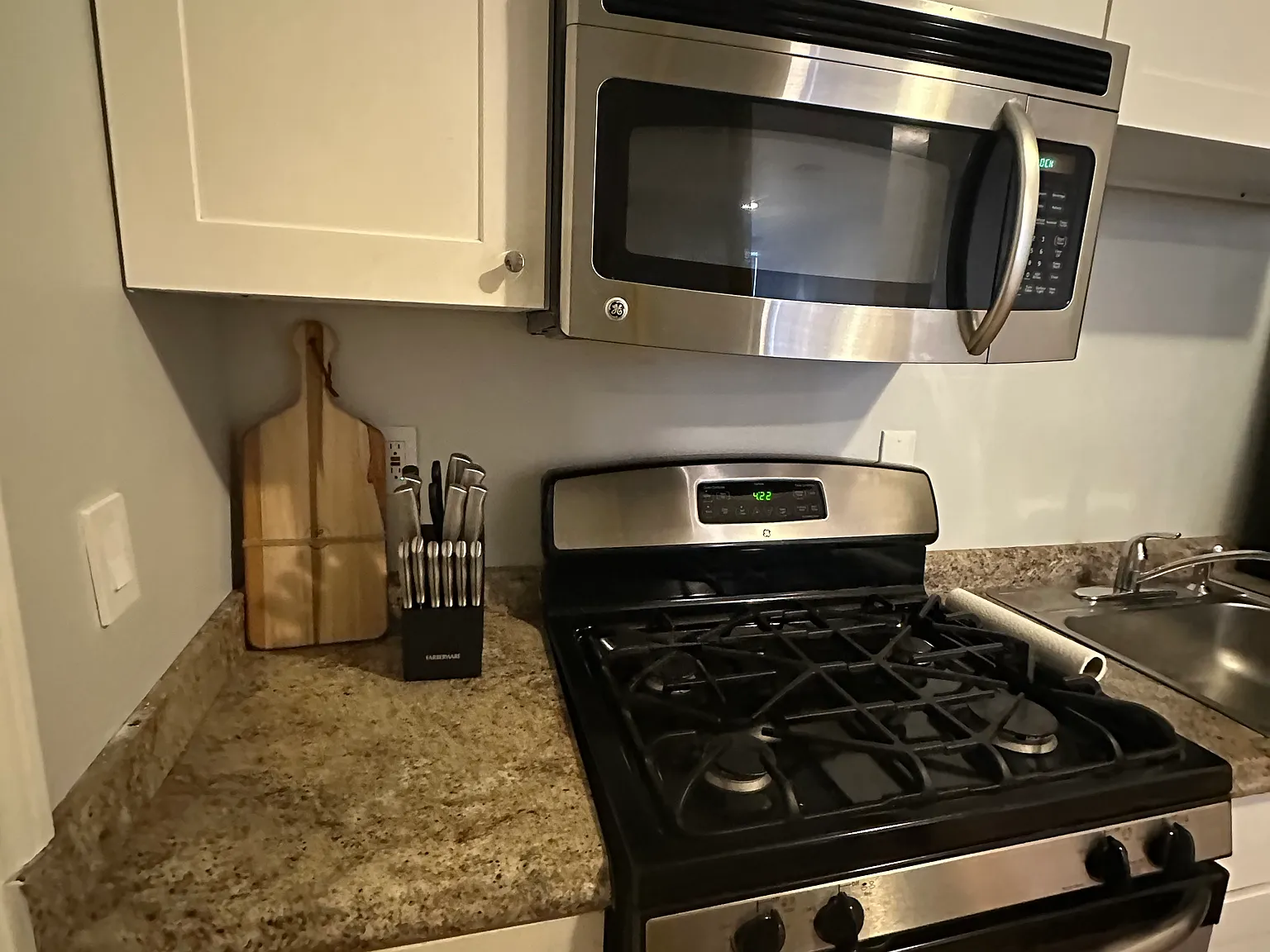 Studio, 750 sqft, $1,980 — Photo 3