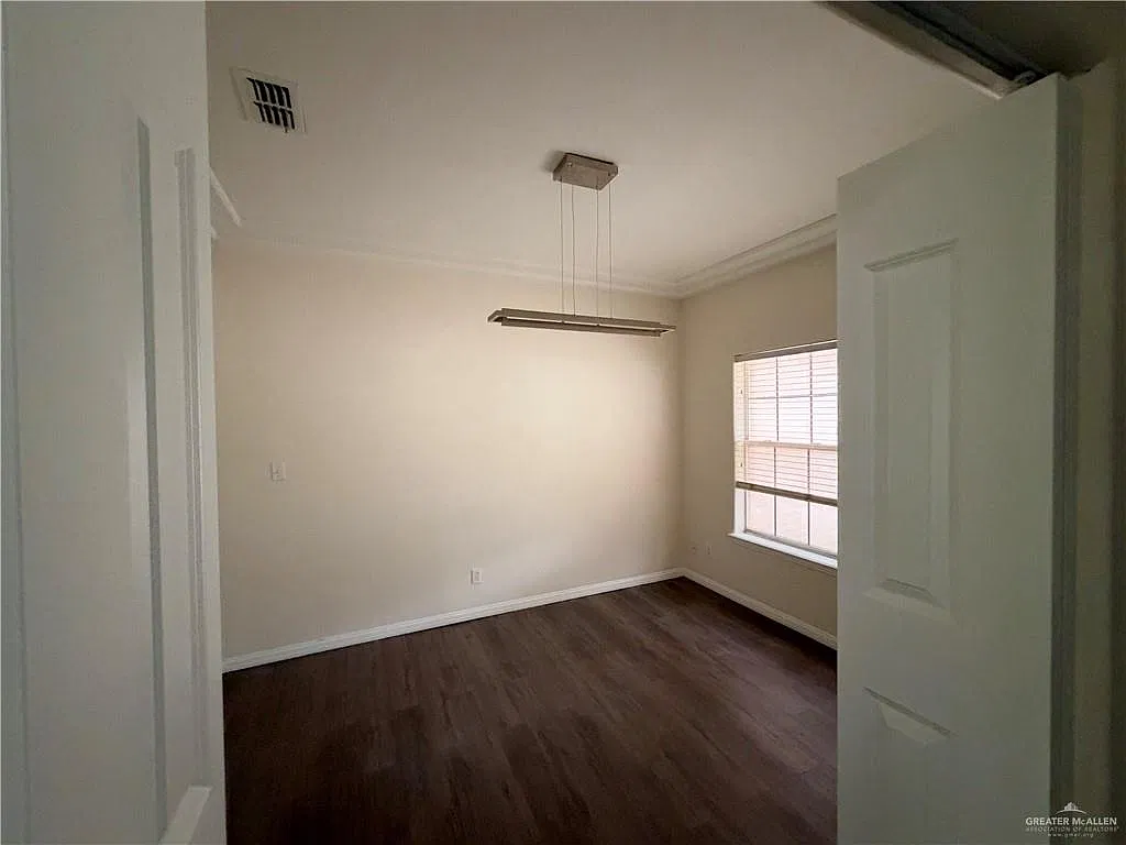 3 bed, 2.5 bath, 1947 sqft, $1,800 — Photo 4