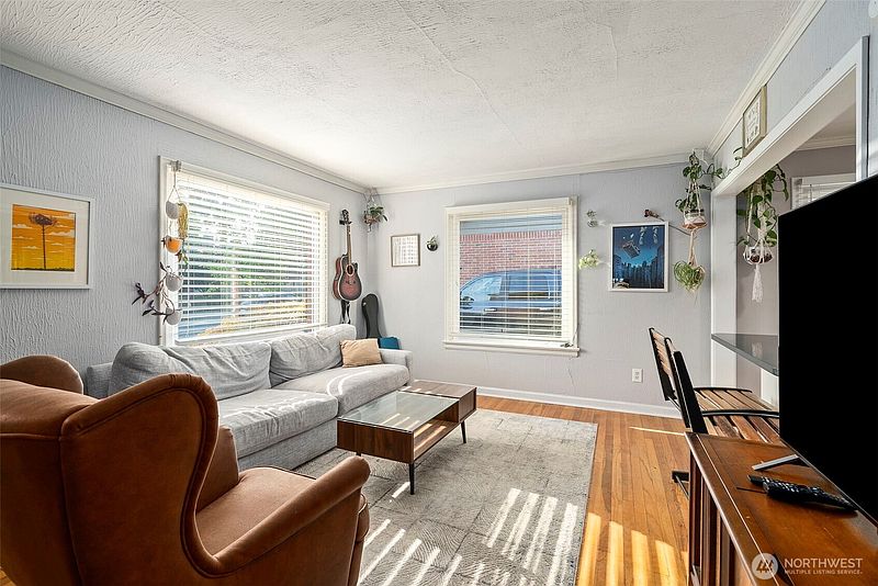 3rd image of 214 Summit Avenue
