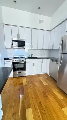 Rented by Voro New York | media 3