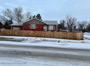 505 3rd Ave NE, Belfield, ND 58622