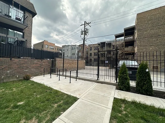 4338 N Clarendon Ave #GS — Photo 25