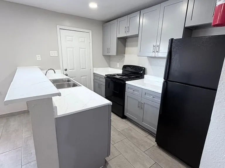 Stoneriver Apartments — Photo 5