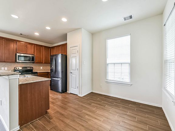 4th image of 2757 Maybrook Hollow Ln