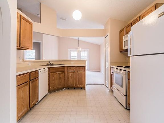 5th image of 178 Woodbury Pines Cir