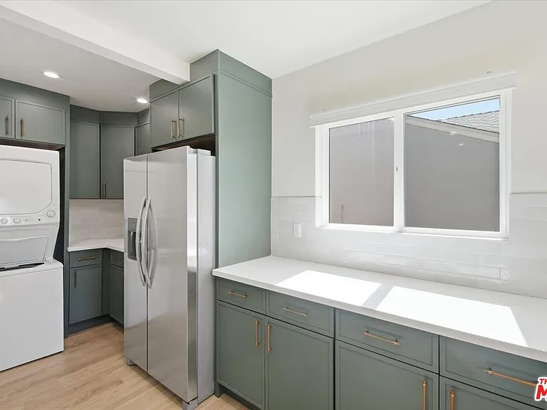 12818 Hatteras St — Photo 4