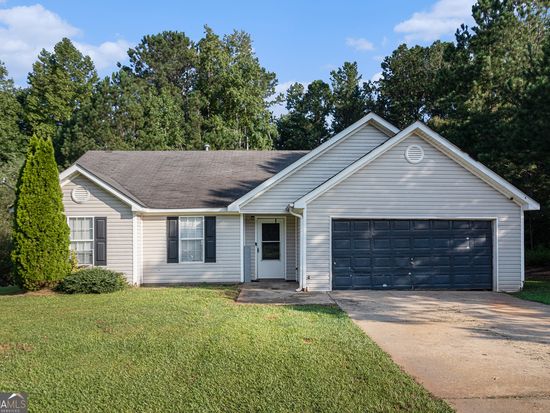 5 Connie Trl, Grantville, GA 30220