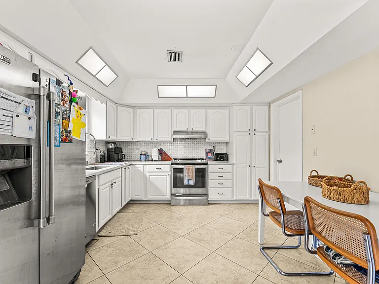 1270 SW 8th St — Photo 9