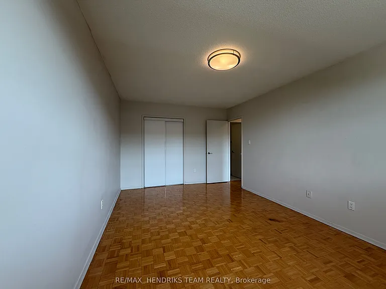 49 Leaside Dr #403 — Photo 8