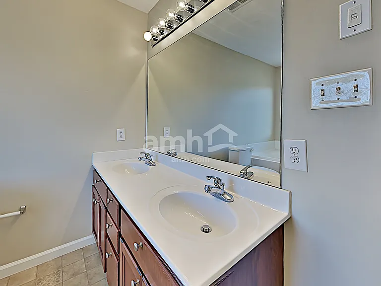 6013 Gallant Ln — Photo 12
