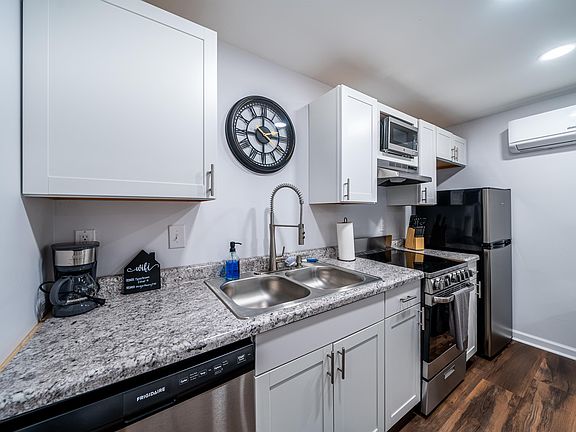 4th image of 234 E 9th St #B03-bb03