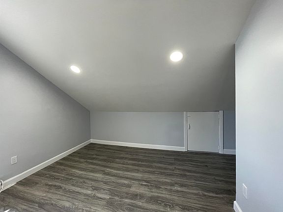 3rd image of 68 Jefferson Ave